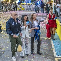 Marta Riesco se acerca a Rocío Carrasco en el desfile de 'La familia de la tele'