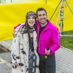 Inés Hernand y Aitor Albizua posan en el desfile de 'La familia de la tele'