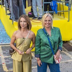 María Patiño y Belén Esteban posan en el desfile de 'La familia de la tele'