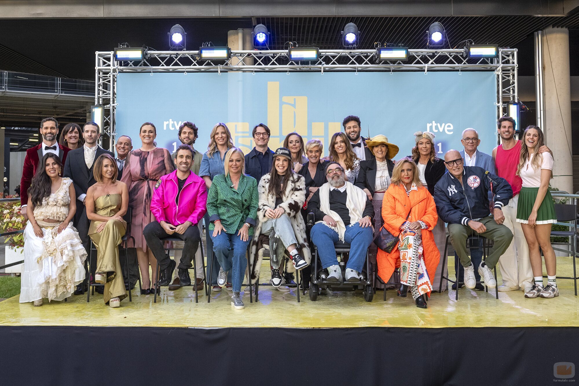 Equipo de 'La familia de la tele' en 'El gran desfile'