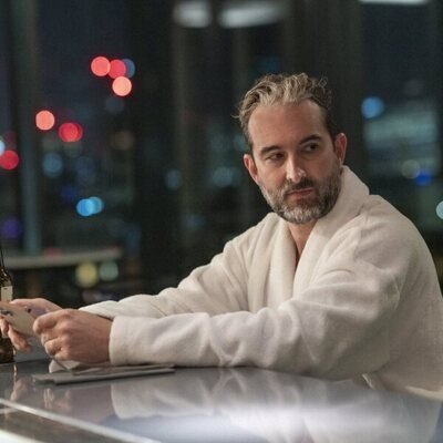 Jay Duplass en 2x01 'Papi' de 'Industry'