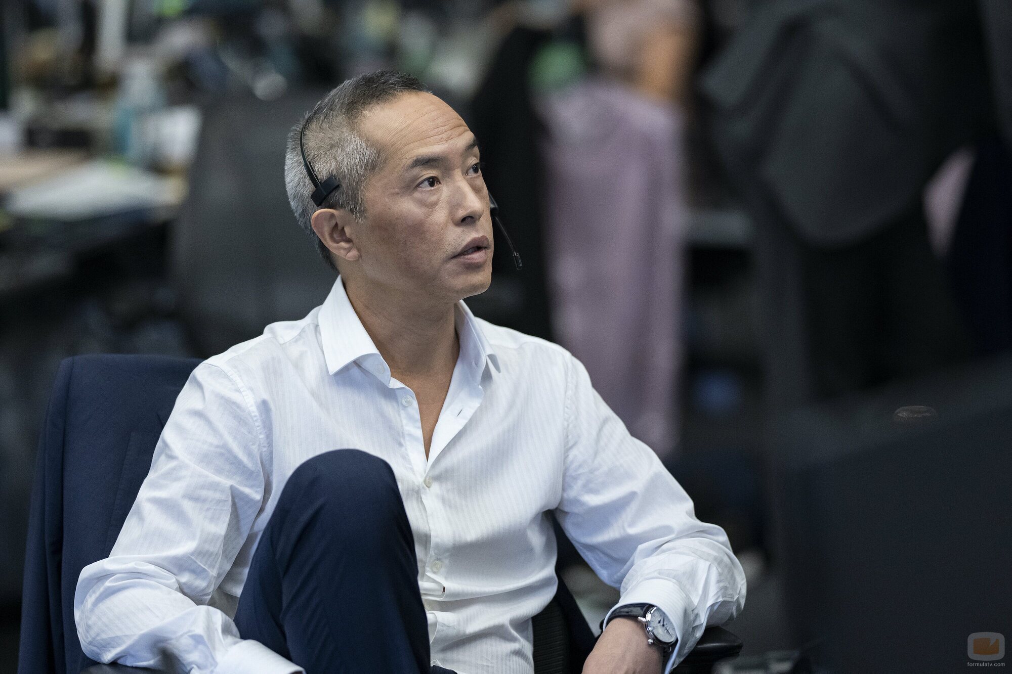 Ken Leung en el 2x01 de 'Industry'
