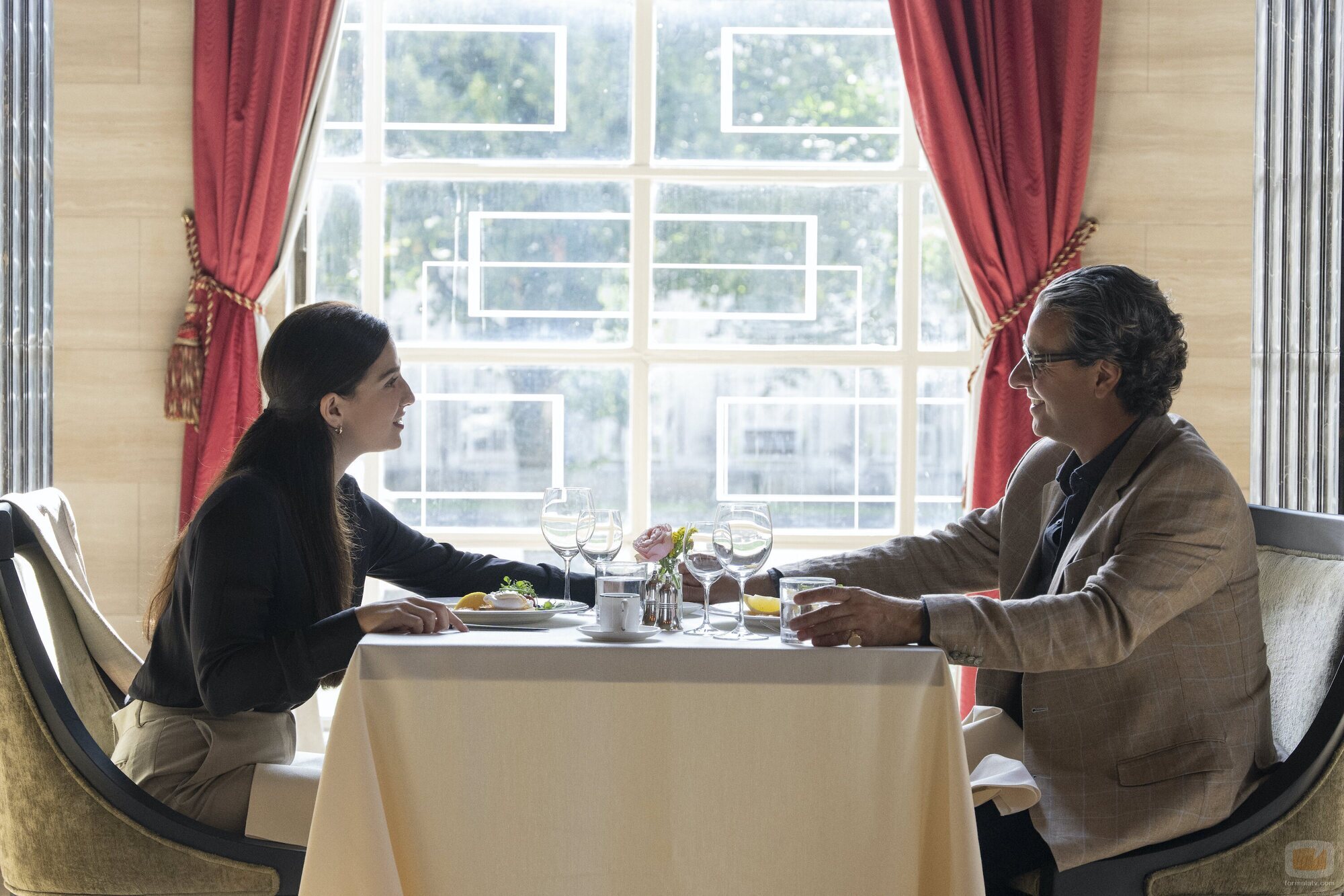 Adam Levy y Marisa Abela en el 2x02 de 'Industry'