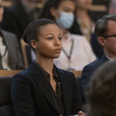 Myha'la Herrold en 2x02 'El Calamar Gigante' de 'Industry'