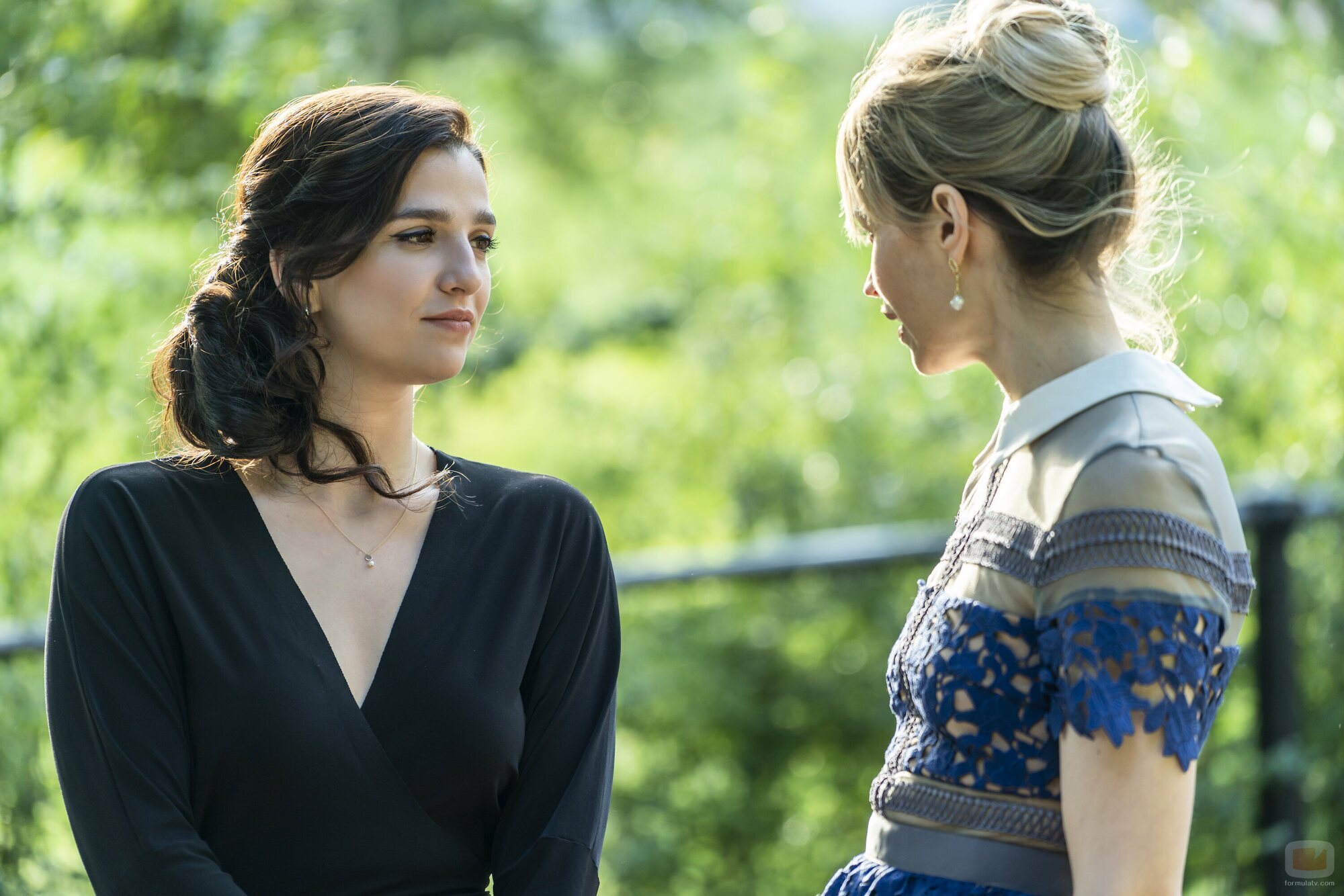 Marisa Abela y Katrine De Candole en Capítulo 4 titulado 'Algunas Mujeres' de 'Industry'