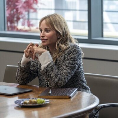 Katrine De Candole en 2x04 titulado 'Algunas Mujeres' de 'Industry'