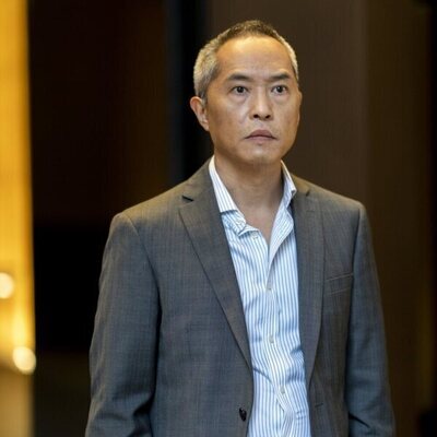 Ken Leung en 2x04 'Algunas Mujeres' de 'Industry'