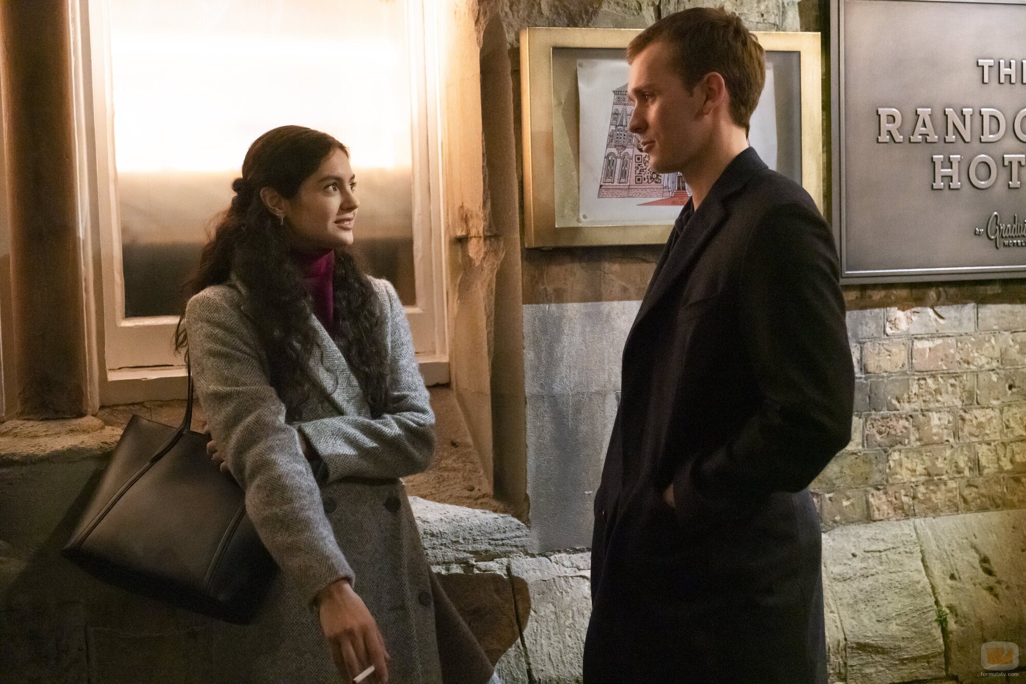 Harry Lawtey y Indy Lewis en la temporada 2 y el capítulo 05 de 'Industry'