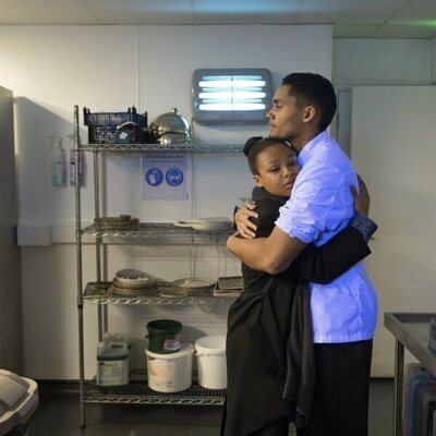 Adain Bradley y Myha'la Herrold en el 2x05 de 'Industry'