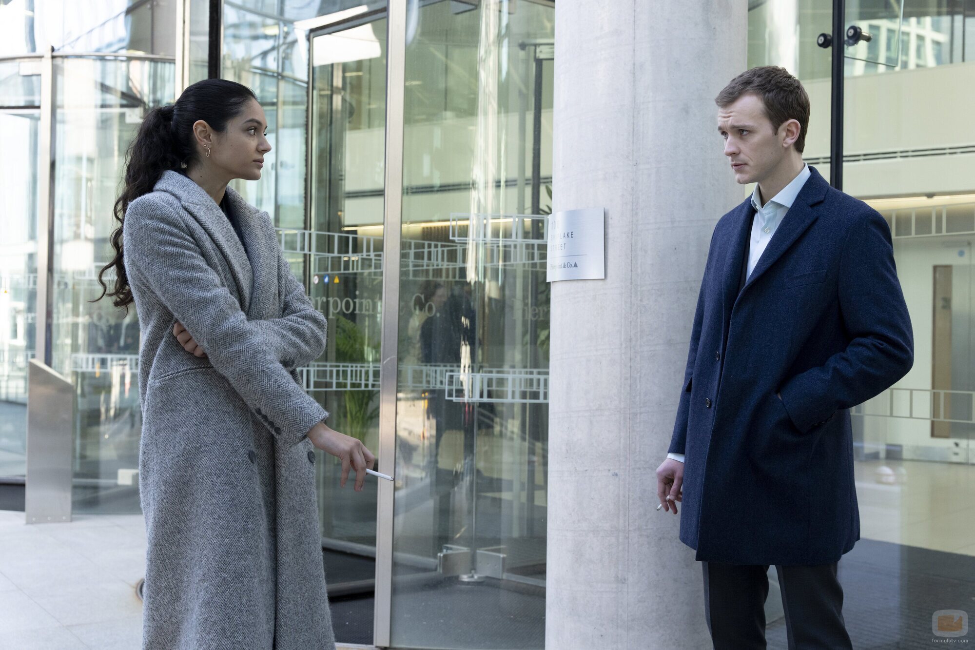 Harry Lawtey y Indy Lewis en 2x07 'El lobo solitario y su cachorro' de 'Industry'