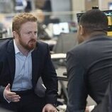 Conor MacNeill en 2x07 titulado 'El lobo solitario y su cachorro' de 'Industry'