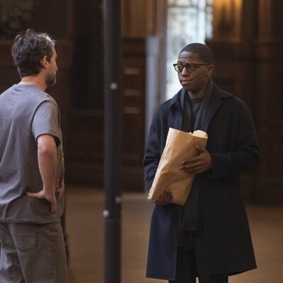 Escena de David Jonsson en 2x07 titulado 'El lobo solitario y su cachorro' de 'Industry'