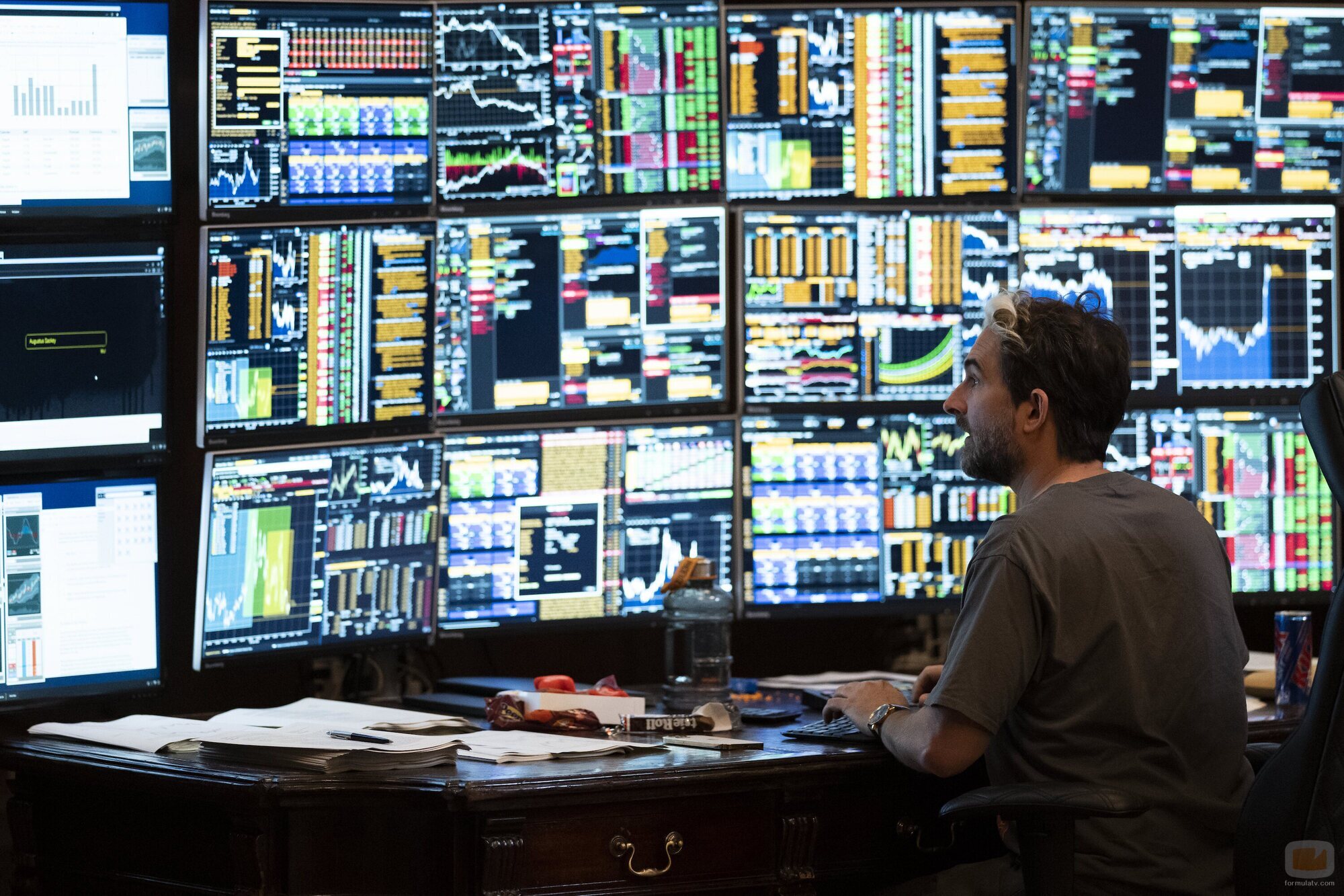 Jay Duplass en 2x07 titulado 'El lobo solitario y su cachorro' de 'Industry'