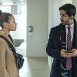 Myha'la Herrold y Sagar Radia en 2x07 'El lobo solitario y su cachorro' de 'Industry'