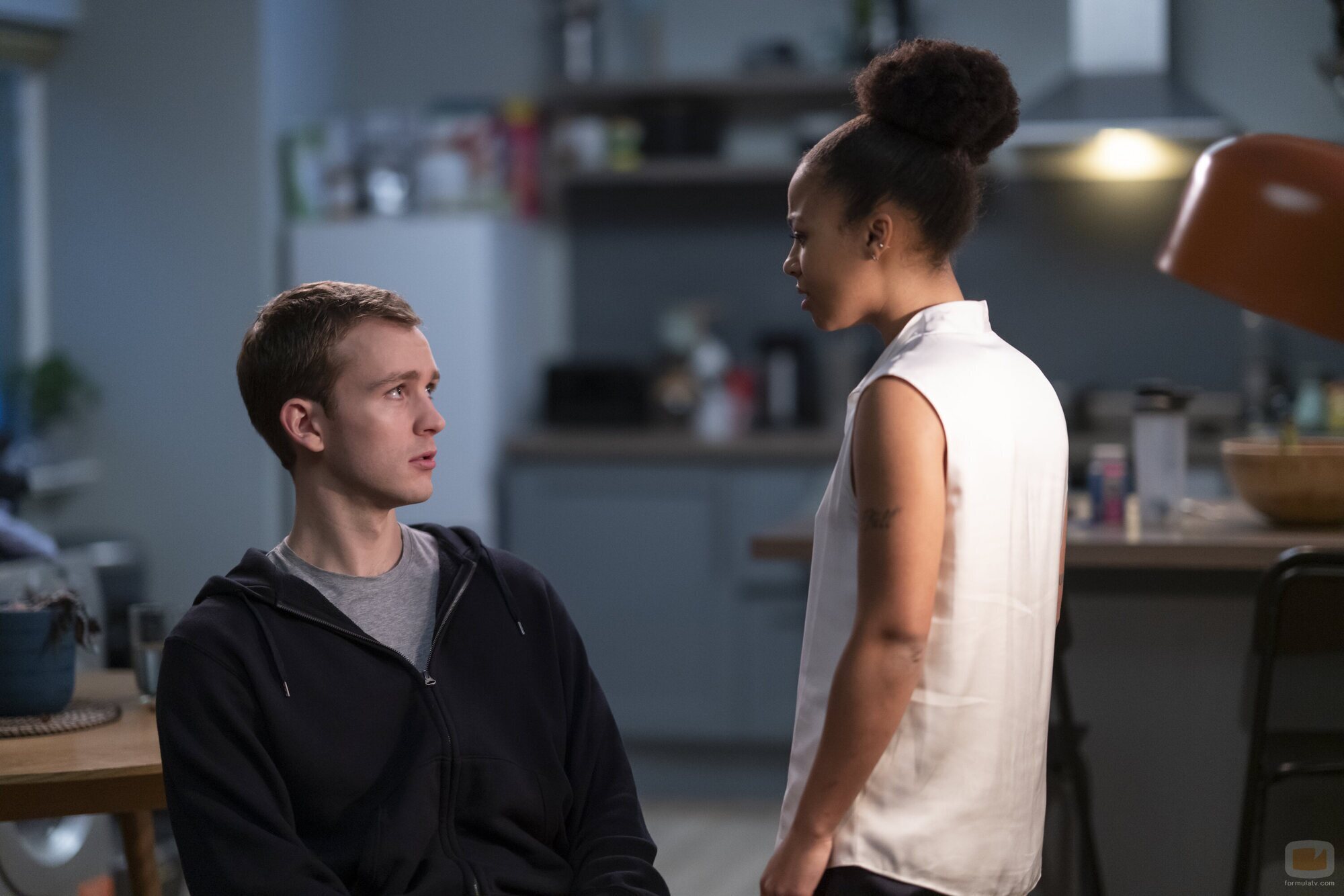 Harry Lawtey y Myha'la Herrold en el 2x08 de 'Industry'