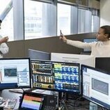 Myha'la Herrold y Sagar Radia en 2x08 'Jerusalén' de 'Industry'