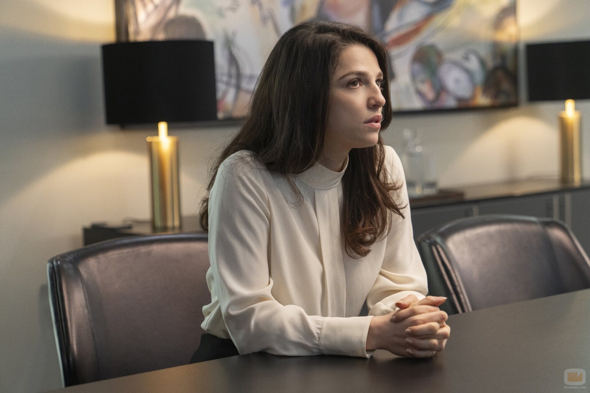 Marisa Abela en 3x01 titulado 'A Quien Madruga, Dios le Ayuda' de 'Industry'
