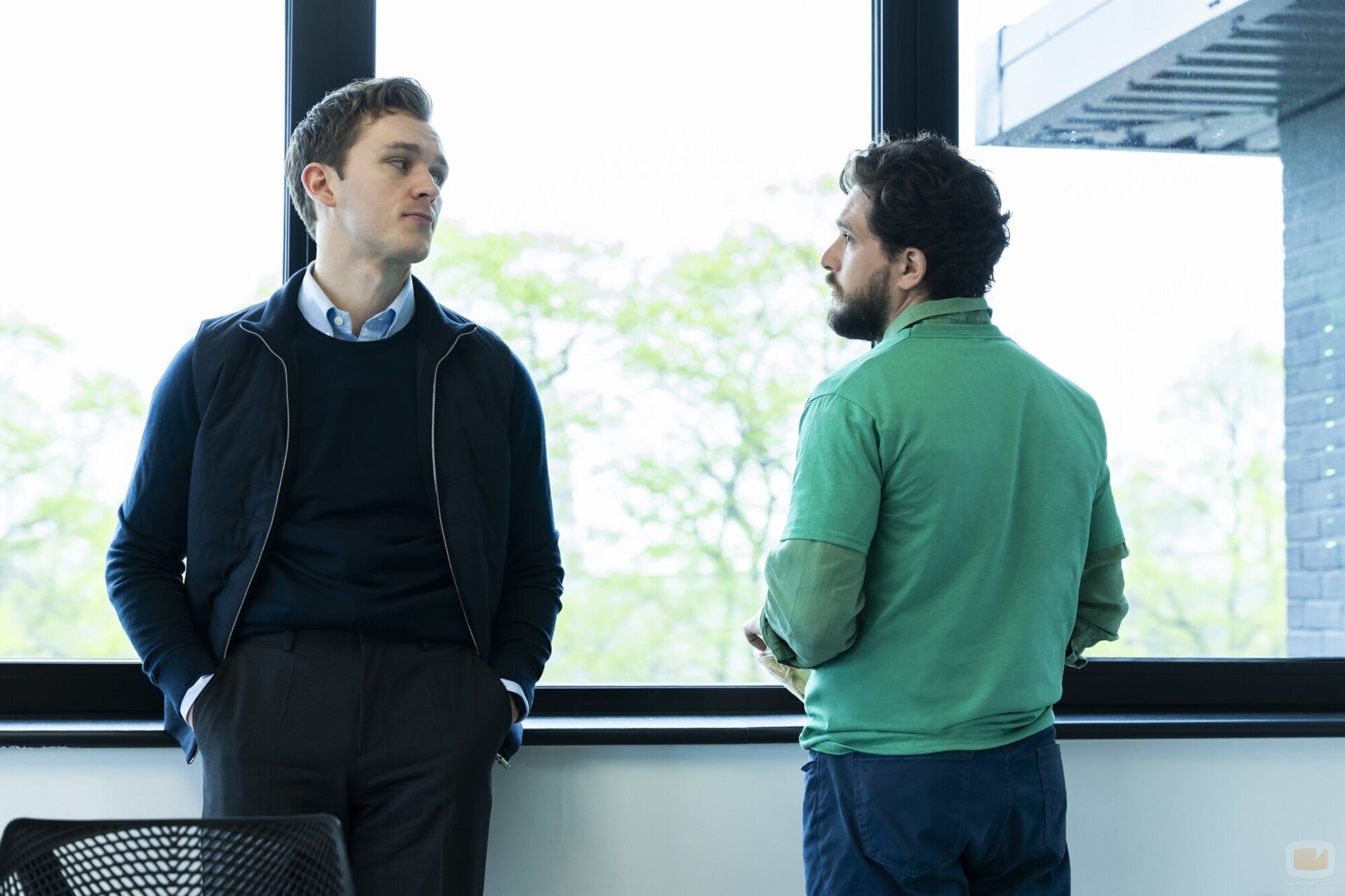 Kit Harington y Harry Lawtey en 'A Quien Madruga, Dios le Ayuda' de 'Industry'
