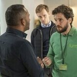 Kit Harington en 'A Quien Madruga, Dios le Ayuda' de 'Industry'