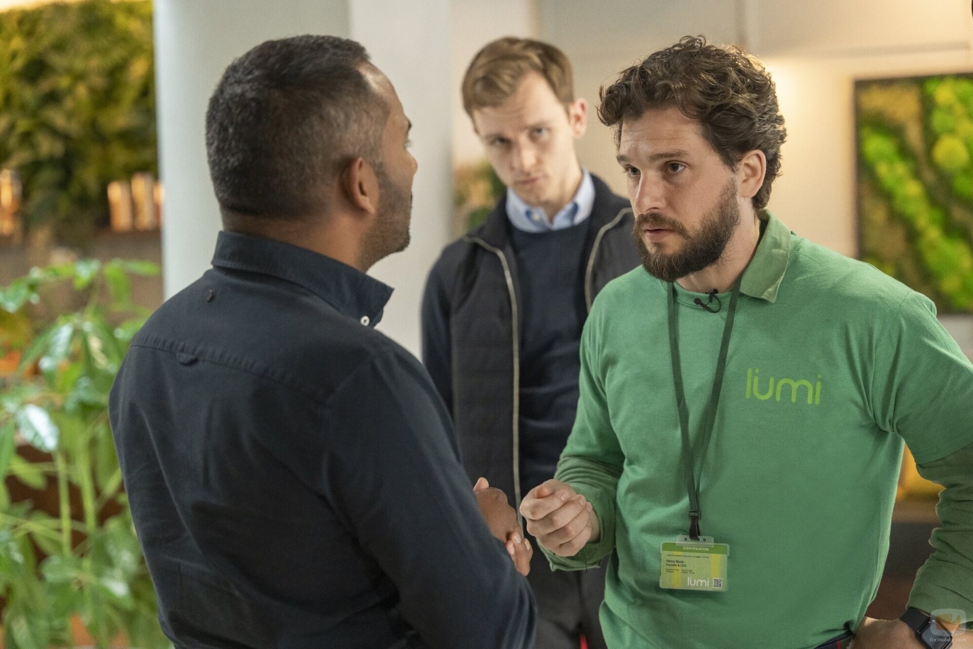 Kit Harington en 'A Quien Madruga, Dios le Ayuda' de 'Industry'