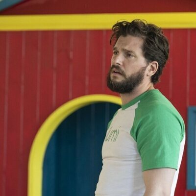 Kit Harington en 'Humo y Espejos' de 'Industry'