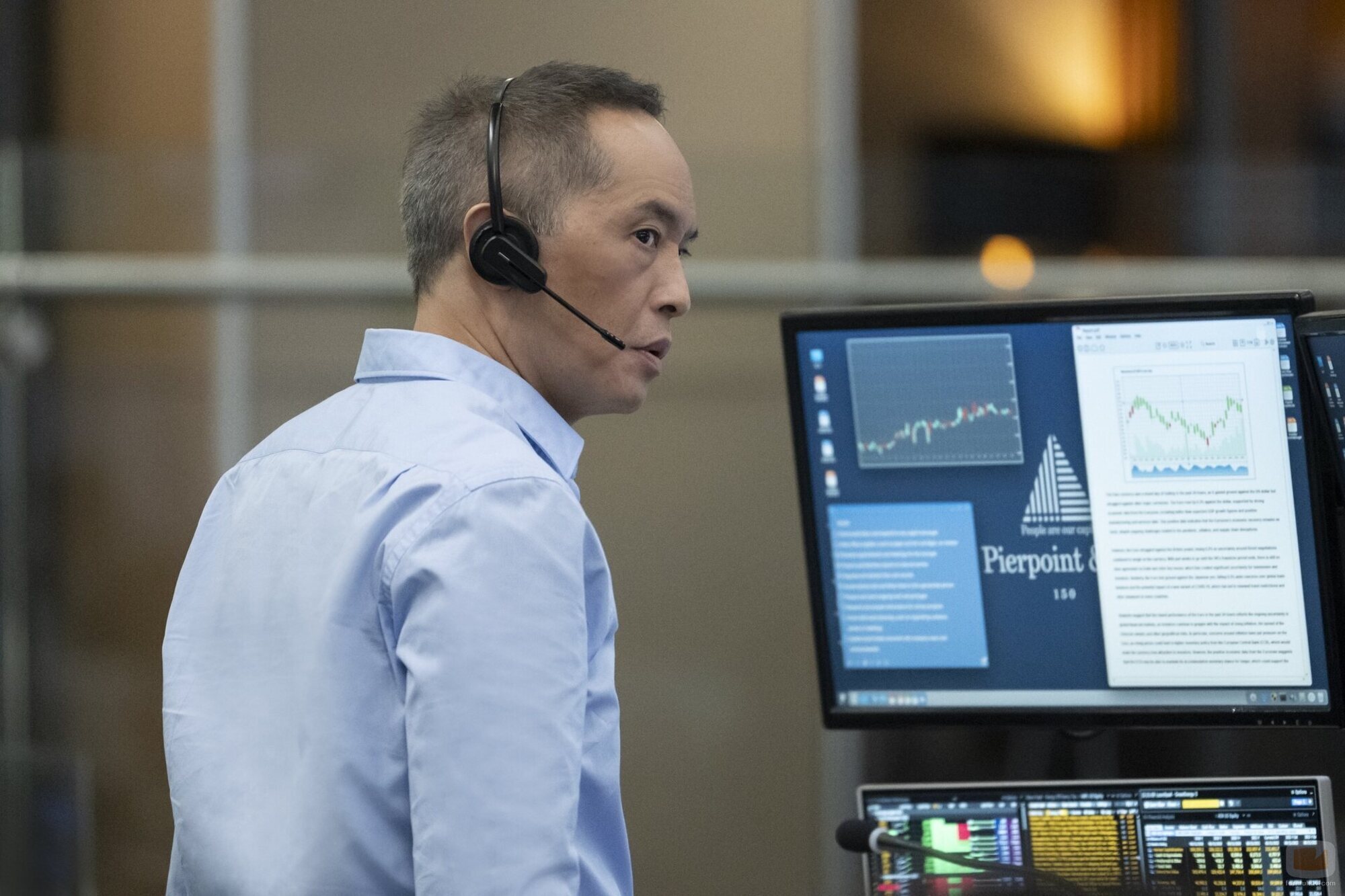 Ken Leung en Capítulo 2 titulado 'Humo y Espejos' de 'Industry'