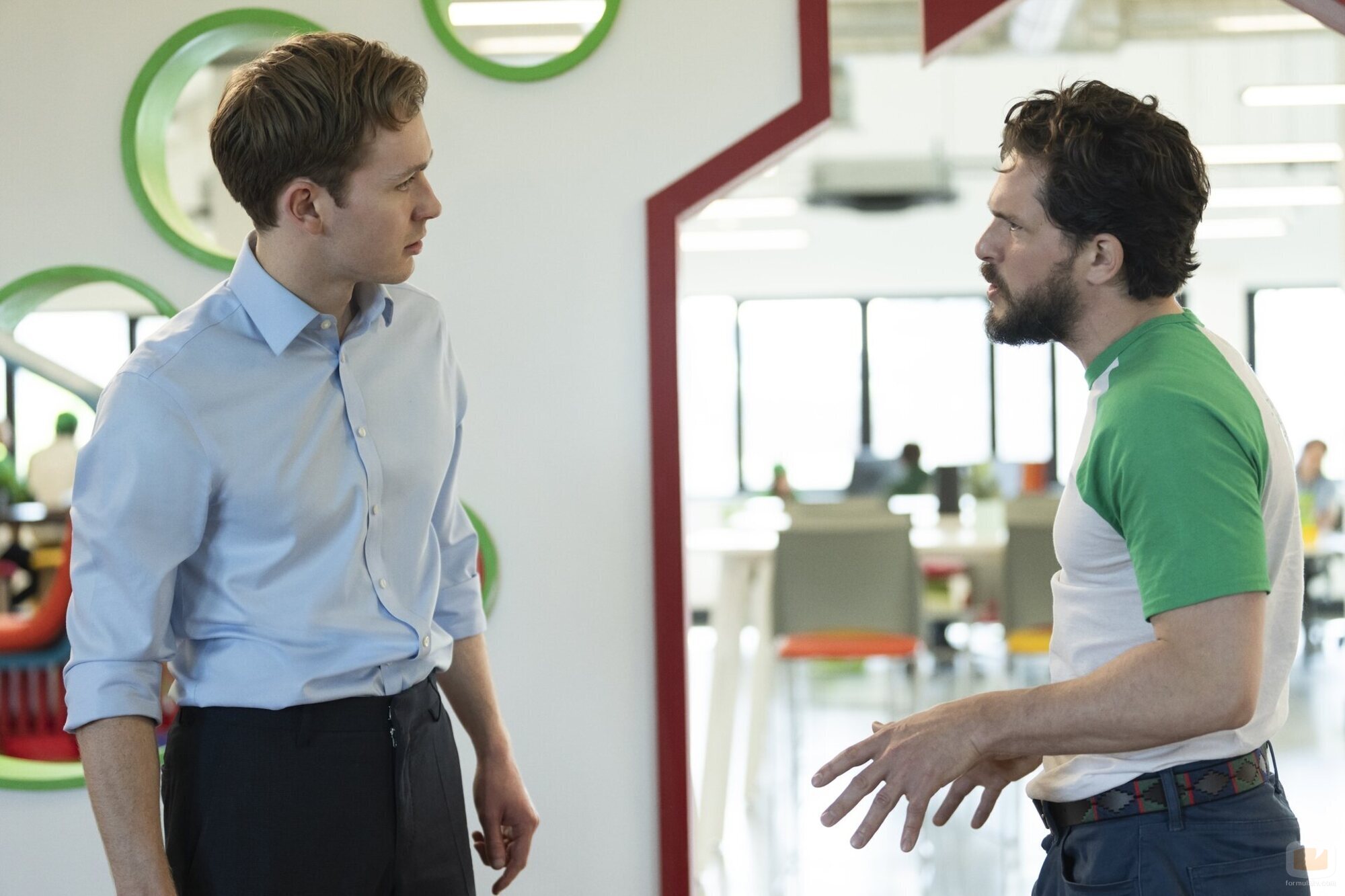 Kit Harington y Harry Lawtey en 'Humo y Espejos' de 'Industry'