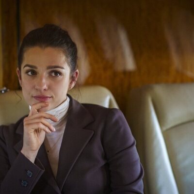 Marisa Abela en 3x03 'Cambio Climático' de 'Industry'