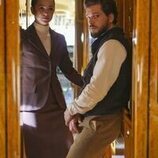 Ken Leung y Marisa Abela en 3x03 'Cambio Climático' de 'Industry'