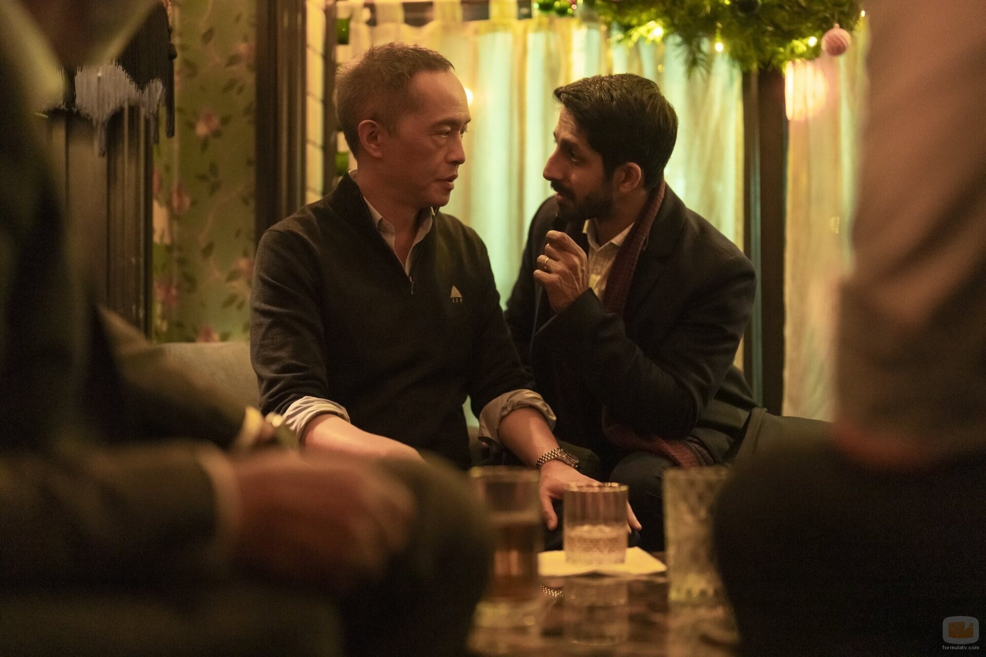 Ken Leung y Sagar Radia en Capítulo 4 titulado 'Travesuras Blancas' de 'Industry'