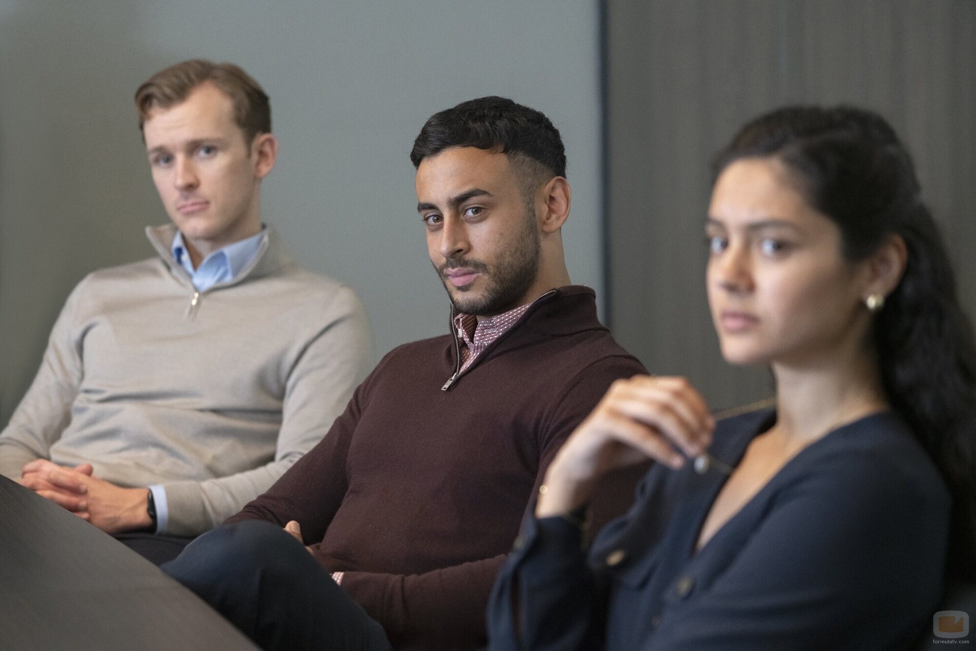 Harry Lawtey y Emily Barber en la temporada 3 y el capítulo 04 de 'Industry'
