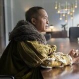 Ken Leung en 3x05 'Hombre de Empresa' de 'Industry'