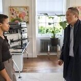 Ken Leung y Myha'la Herrold en 'Nikki Beach, o: Muchas Maneras de Perder' de 'Industry'