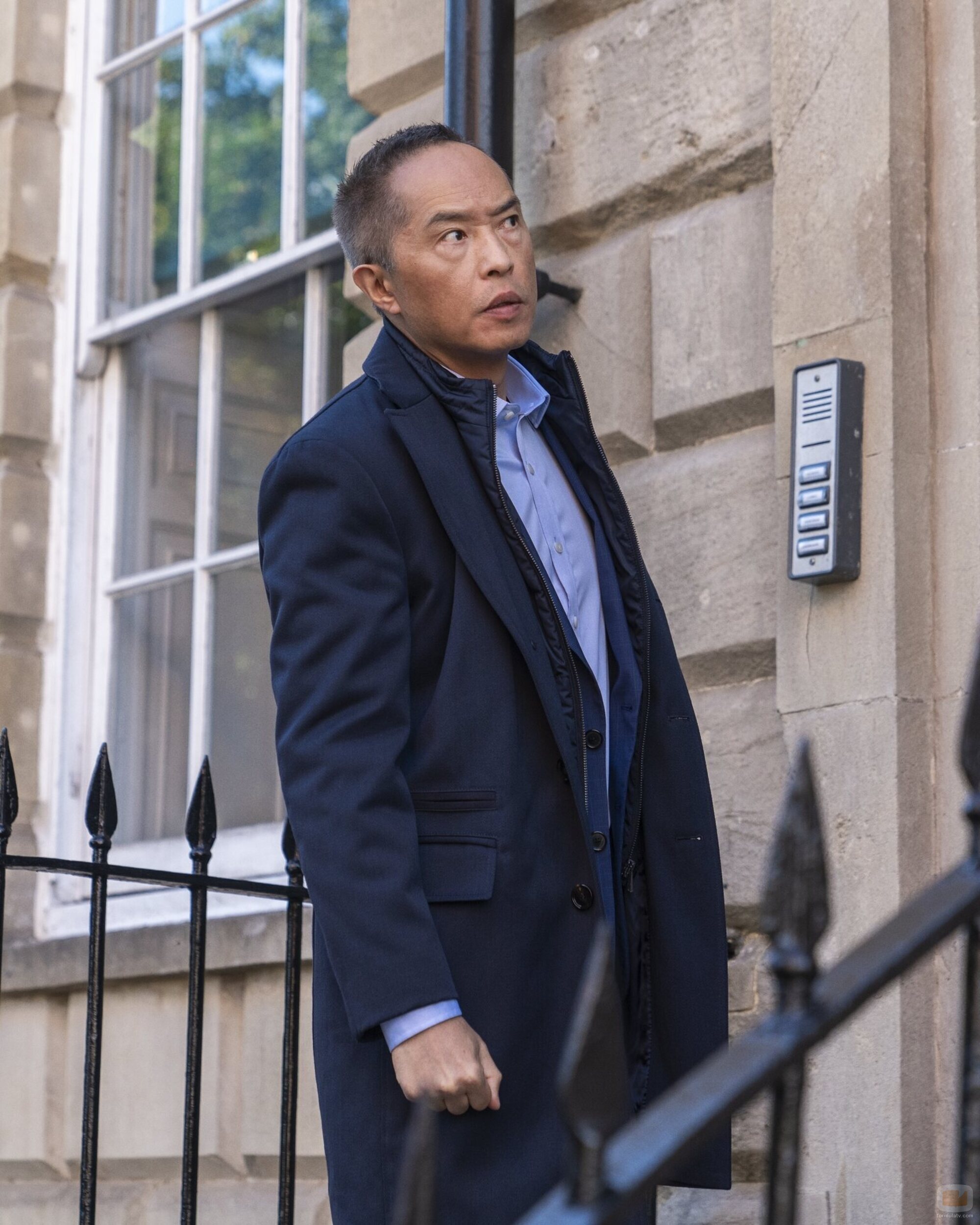 Ken Leung en 3x06 'Nikki Beach, o: Muchas Maneras de Perder' de 'Industry'