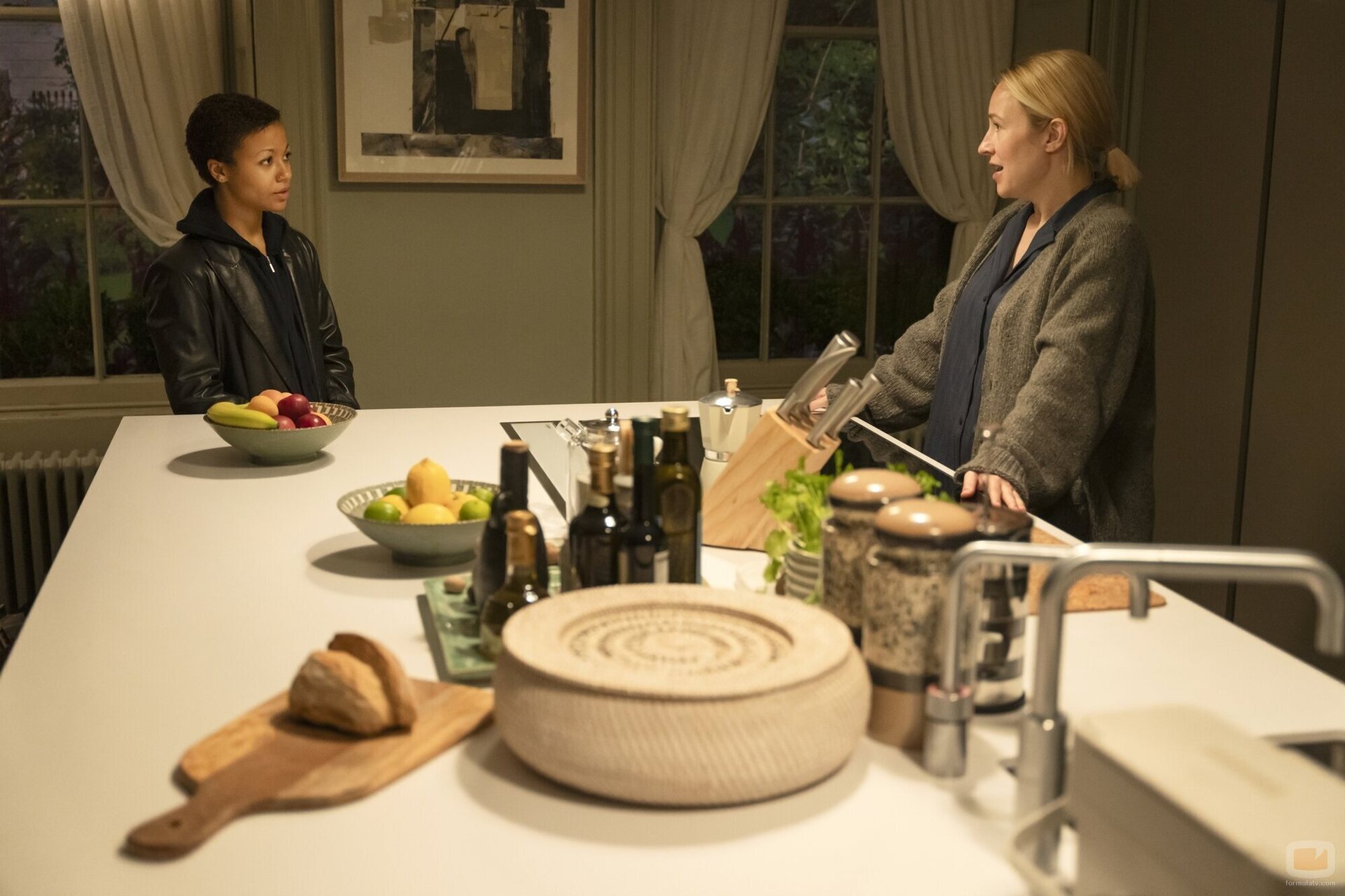 Sarah Goldberg y Myha'la Herrold en Capítulo 7 titulado 'Idiota Útil' de 'Industry'