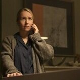 Sarah Goldberg en 'Idiota Útil' de 'Industry'