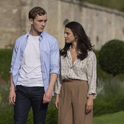 Marisa Abela y Harry Lawtey en 3x08 titulado 'Abundancia Infinita' de 'Industry'