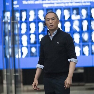 Escena de Ken Leung en la temporada 3 y el capítulo 08 de 'Industry'