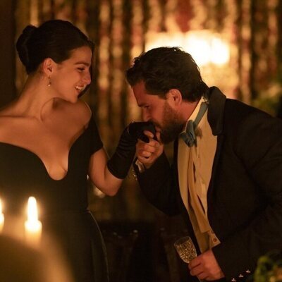 Escena de Kit Harington y Marisa Abela en Capítulo 8 titulado 'Abundancia Infinita' de 'Industry'