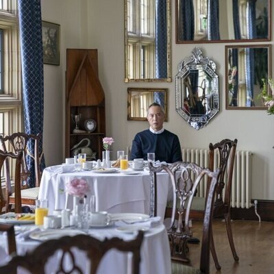 Ken Leung en el 2x03 de 'Industry'
