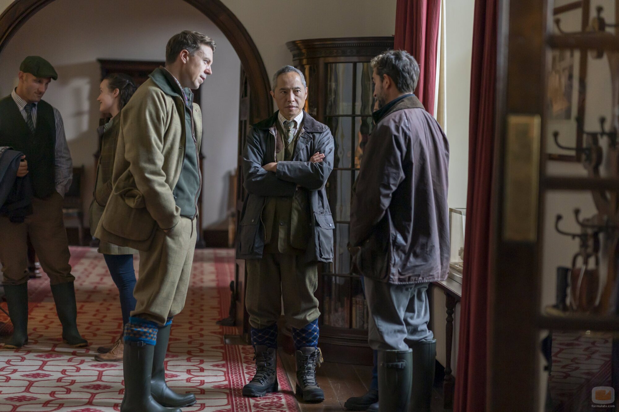 Ken Leung y Jay Duplass en 'El Tonto' de 'Industry'