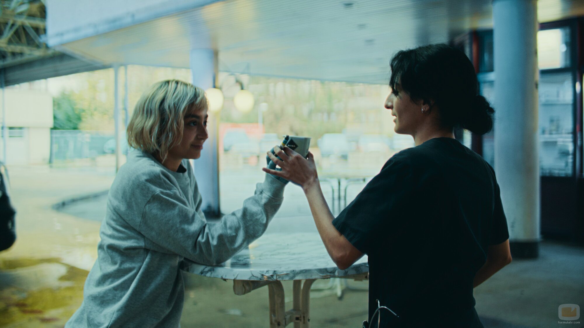 Samirah Breuer y Safak Sengül en el 1x05 de 'Krank: Berlin'