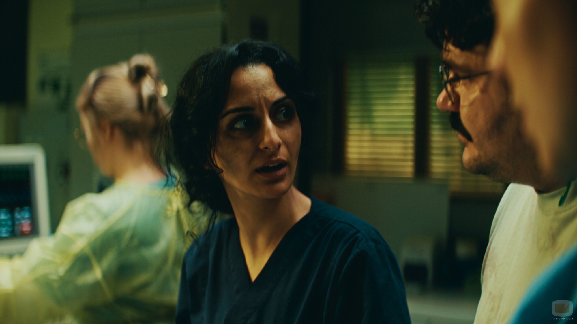 Safak Sengül en Capítulo 5 titulado 'Efectos secundarios' de 'Krank: Berlín al límite'