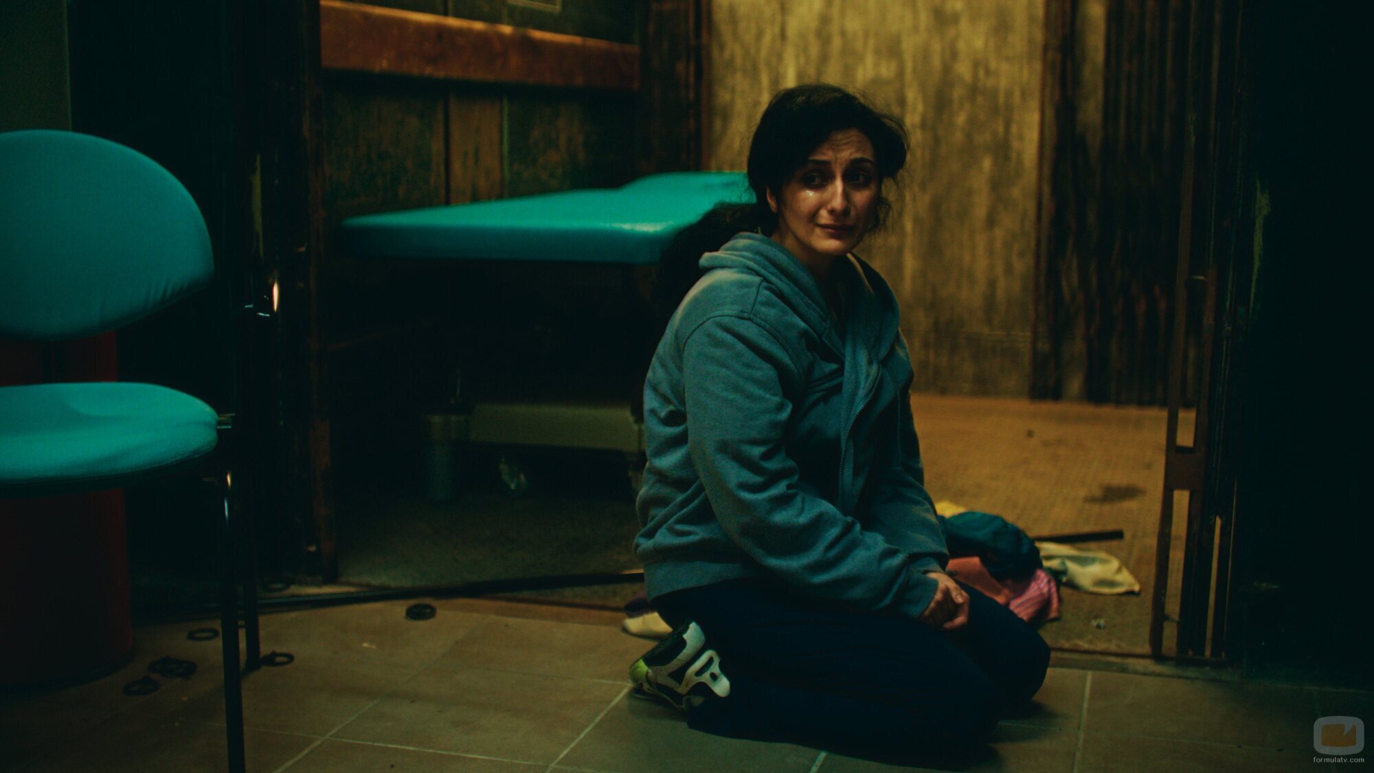 Escena de Safak Sengül en 1x06 'Automedicación' de 'Krank: Berlín al límite'