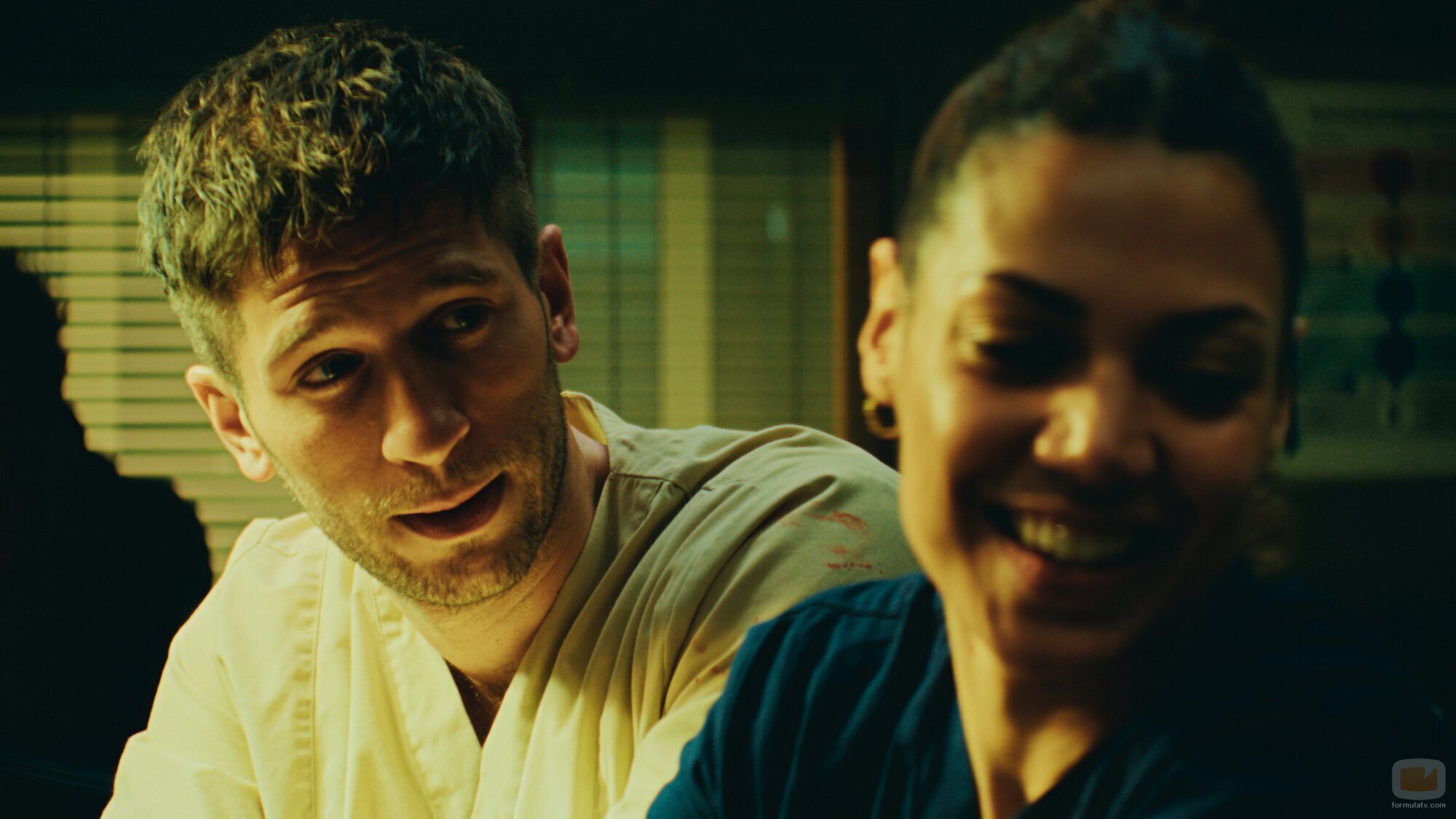 Haley Louise Jones y Slavko Popadic en Capítulo 6 titulado 'Automedicación' de 'Krank: Berlín al límite'