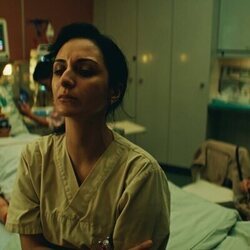 Safak Sengül en el 1x06 de 'Berlin ER'