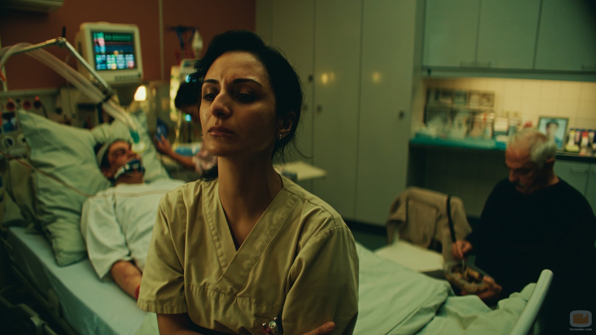 Safak Sengül en el 1x06 de 'Berlin ER'