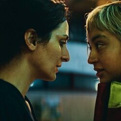 Samirah Breuer y Safak Sengül en 1x08 'Remisión' de 'Krank: Berlín al límite'