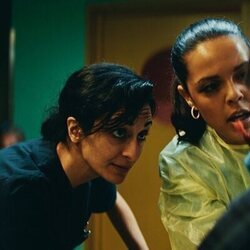 Safak Sengül en Capítulo 8 titulado 'Remisión' de 'Krank: Berlín al límite'