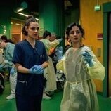 Haley Louise Jones y Safak Sengül en Capítulo 8 titulado 'Remisión' de 'Krank: Berlín al límite'